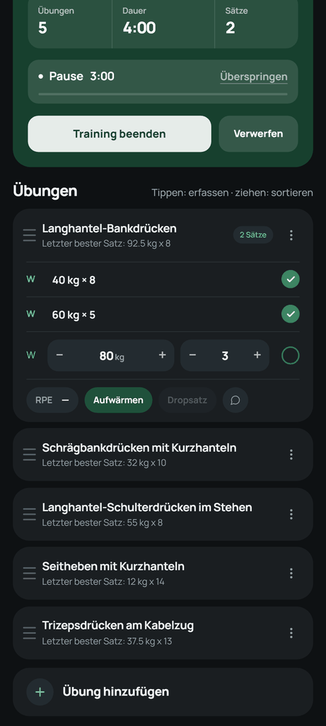 Aufwärmsätze in Setlane getrennt von den Arbeitssätzen derselben Übung markiert.