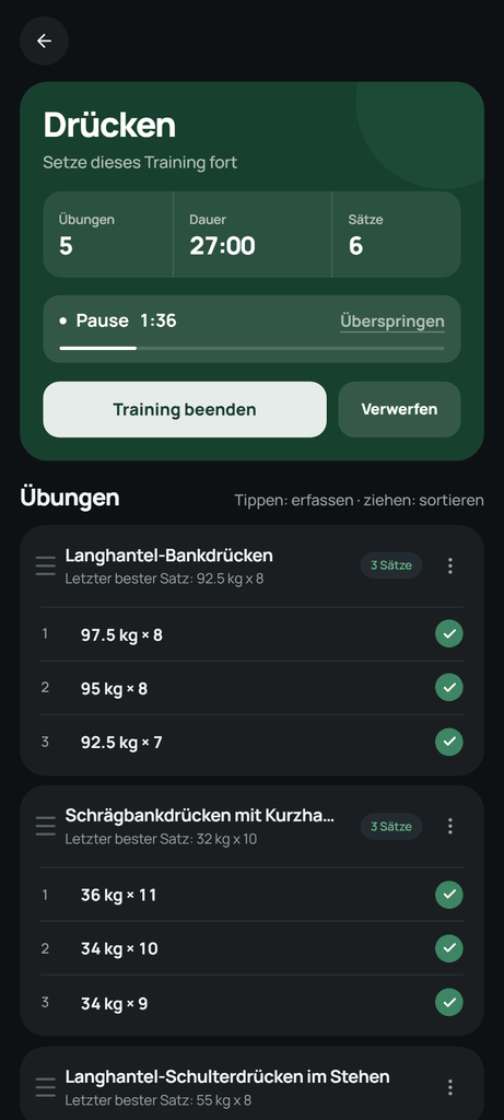 Im laufenden Training bleibt der Pausen-Countdown neben der erfassten Übung sichtbar.